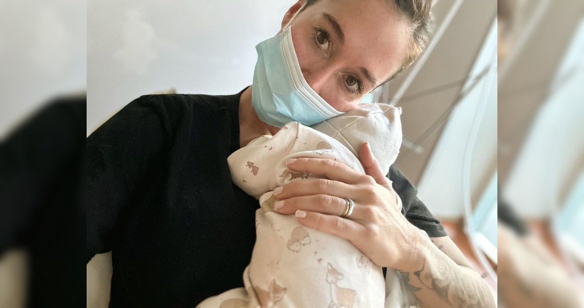 Valentina Roth junto a su hija Antonia