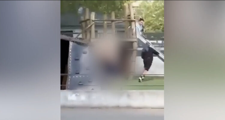 “En el nombre de Jesucristo”: Video muestra momento de brutal ataque contra niños en ciudad de Francia