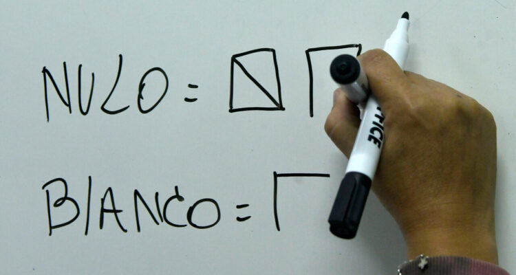 Conteo de alta cantidad de votos nulos en elecciones de mayo para el Consejo Contitucional