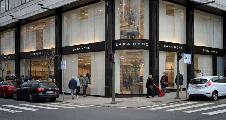 Los dueños de Zara ganan 54% entre febrero y abril de 2023 en comparación al año pasado