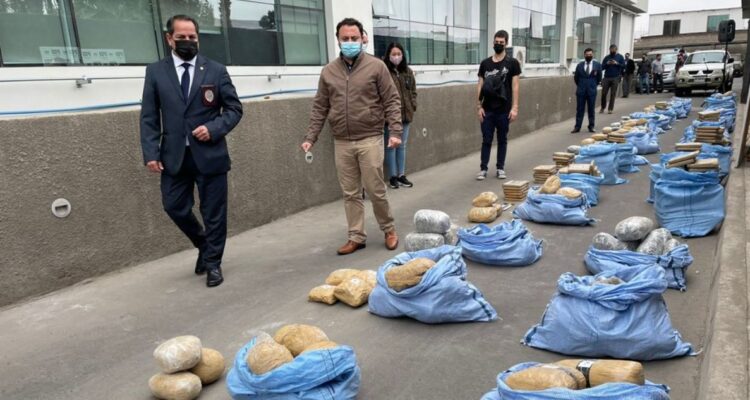 Ocho extranjeros y una chilena que ingresaron 900 kilos de drogra por Arica suman 76 años de cárcel