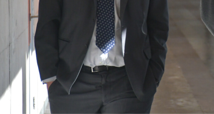 Abogado presentó documentos falsos en audiencia judicial: juez lo denunció y ahora será formalizado