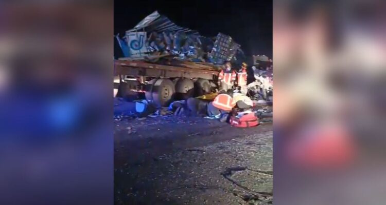 Dos fallecidos y tres heridos de gravedad deja fatal accidente en la Ruta 5 Sur a la altura de Romeral