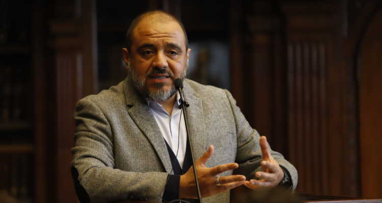 Acusación contra ministro de Educación