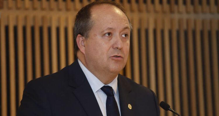 Caso Convenios: Valencia no descarta que ministros Montes y Jackson sean citados a declarar