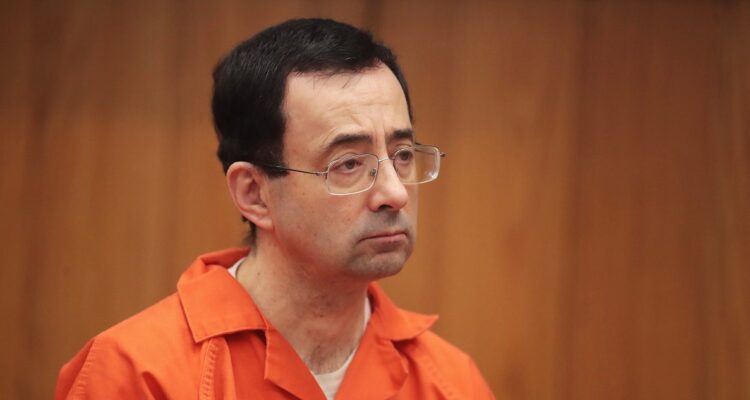 Larry Nassar durante su juicio por cientos de abusos sexuales a menores.