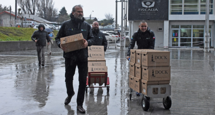 Fallido intento de Vallespín: quiso entregar casi 70 cajas con información de fundaciones a Fiscalía