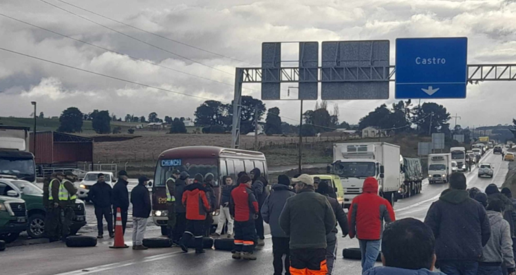 Pescadores artesanales continuarán con movilización y cortes de tránsito en Quellón