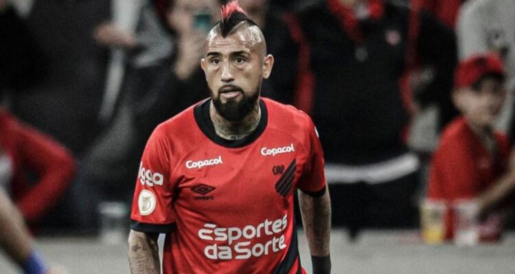 Vidal ahora se lanza contra hinchas de La U: respondió en redes tras críticas por destrozar a Sampaoli