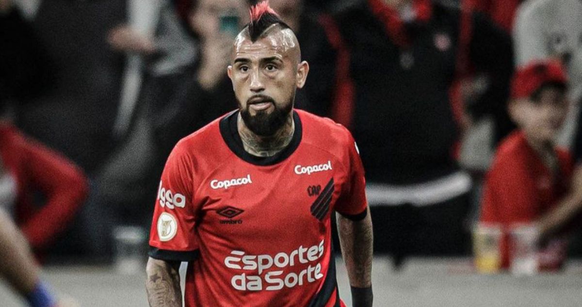 Vidal ahora se lanza contra hinchas de La U: respondió en redes tras críticas por destrozar a Sampaoli