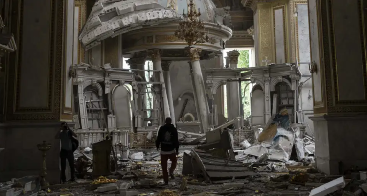 Ataque de Rusia contra Odesa daña 25 monumentos arquitectónicos