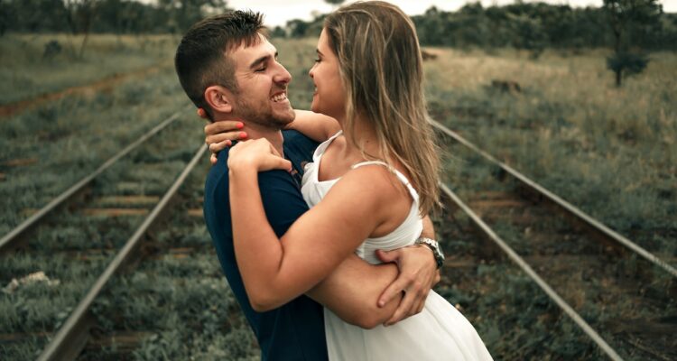 Científicos explican por qué nos atraen ciertas personas