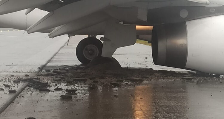 Los registros del momento en que avión de Latam derrapa y destruye pista de aterrizaje en Brasil