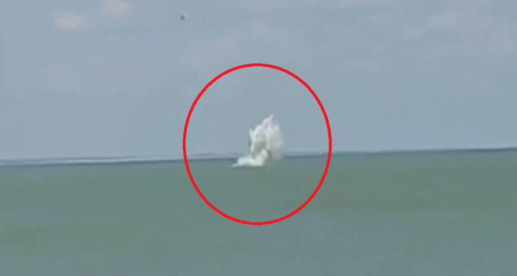 Video | Avión ruso Su-25 se estrella sobre el mar de Azov durante vuelo de entrenamiento: piloto murió