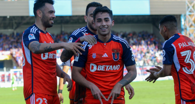 Universidad de Chile sufrió para quedarse con la victoria ante Huachipato.