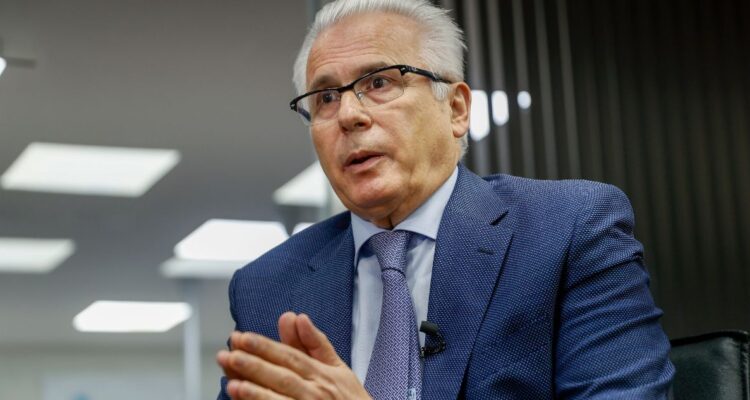 RN pide a Contraloría que verifique legalidad de reconocimiento de Boric a exjuez Baltasar Garzón