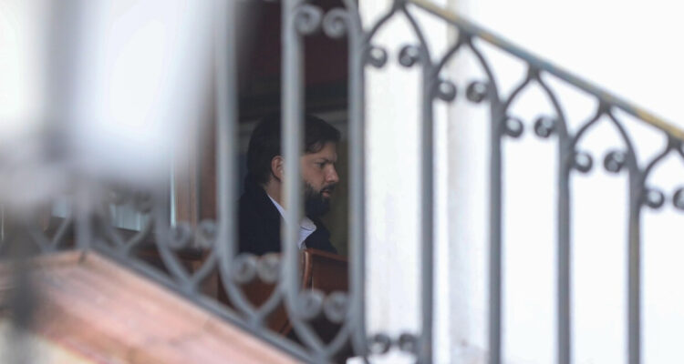 Presidente Boric reconoce que una parte de él quiere derrocar el capitalismo en Chile