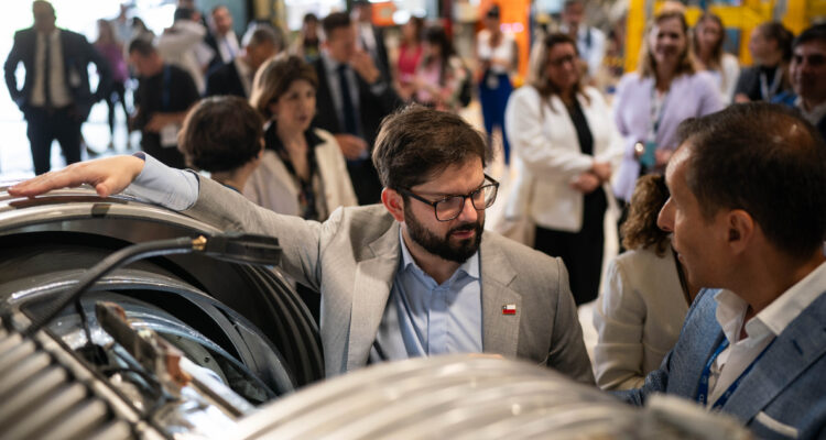 Boric da paso decisivo para que Chile sea asociado del Centro Europeo para la Investigación Nuclear