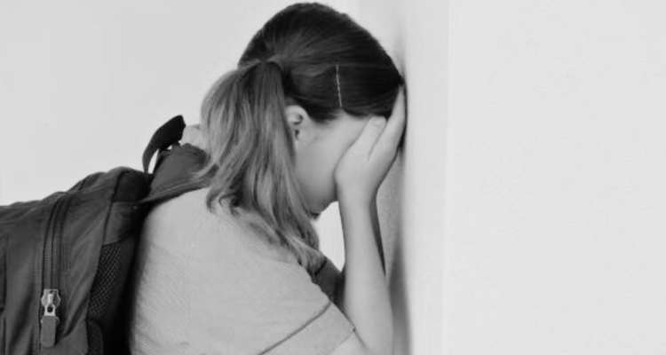 “Mamá, me quieren pegar”: mujer denuncia inacción de colegio en Valdivia por bullying contra su hija