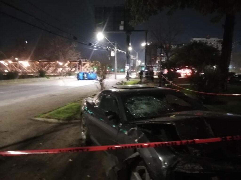 Un muerto deja accidente vehicular con volcamiento en Recoleta