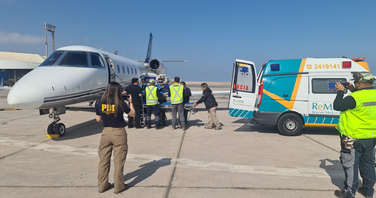 Camionero chileno herido en Bolivia llega a Antofagasta y es trasladado al Hospital Regional