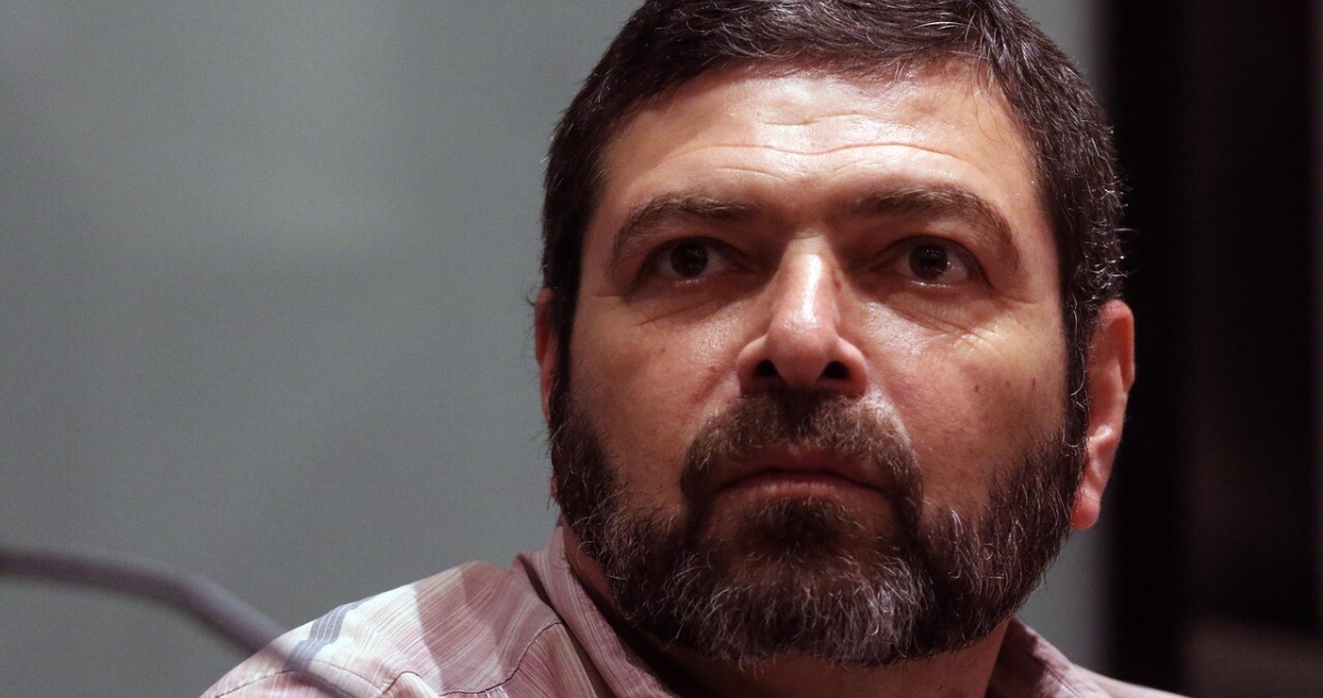 Detienen por violencia intrafamiliar a Carlos Ruiz, ideólogo del Frente Amplio