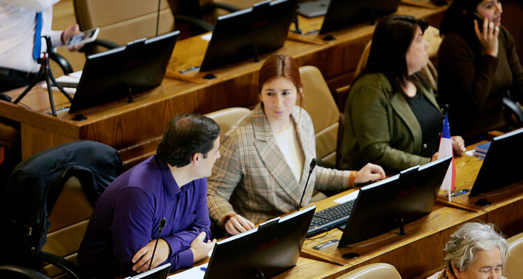 Diputada Pérez reconoce que cargará con el “peso del error” en Caso Convenios