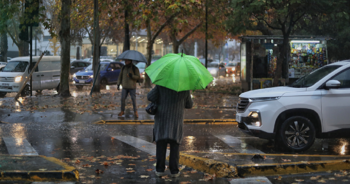 Sistema frontal en la región Metropolitana: CGE activa plan preventivo por posibles cortes de luz
