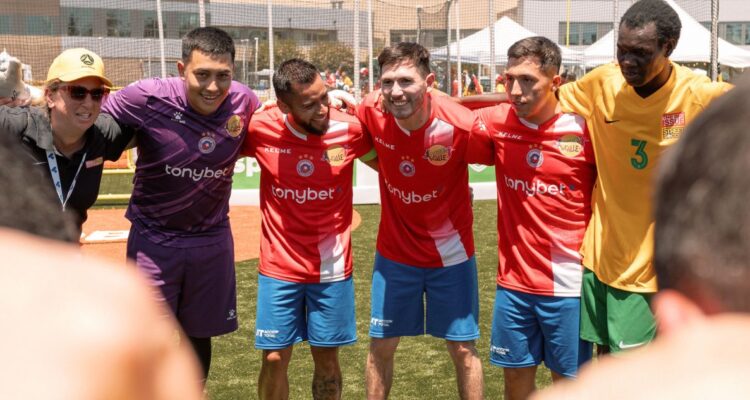 La Roja se ilusiona y avanza en el Mundial de Fútbol Calle de Sacramento