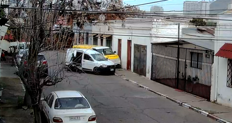 Encerrona para robar encomiendas de Chilexpress deja un detenido en Recoleta