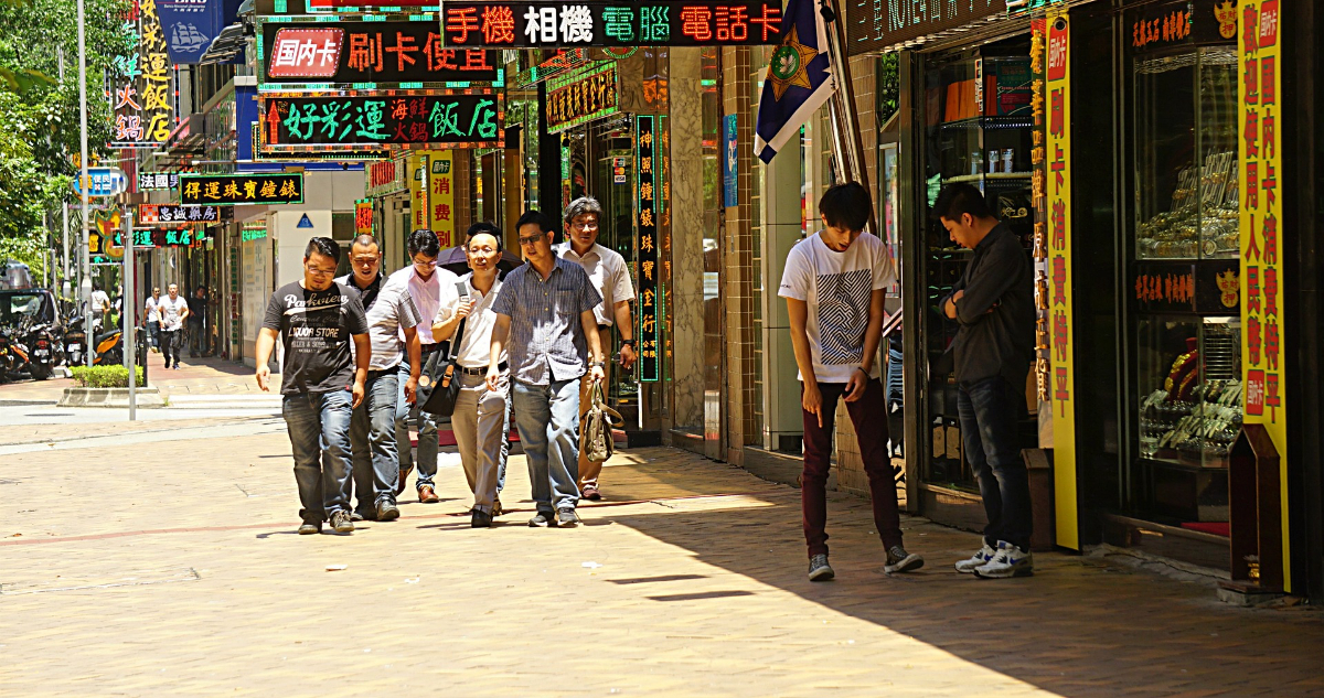 Desempleo de jóvenes en China marca récord y aducen que hay demasiados graduados universitarios