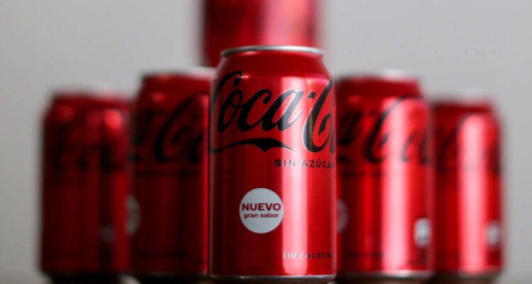 ¿Cuánto aspartamo tiene una Coca-Cola light o sin azúcar y cuántas porciones se pueden tomar al día?