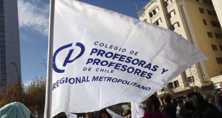 Colegio de Profesores inician movilización por 24 horas: advierten con paro indefinido