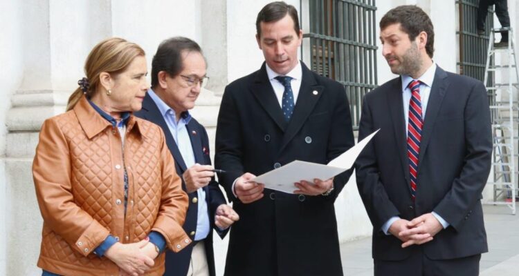 UDI pone en jaque aprobación de presupuesto 2024 si Presidente Boric no remueve a ministro Jackson