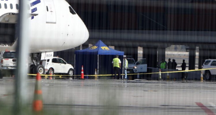 Funcionarios aeronáuticos acusan que aún no identifican a responsables internos del robo en aeropuerto