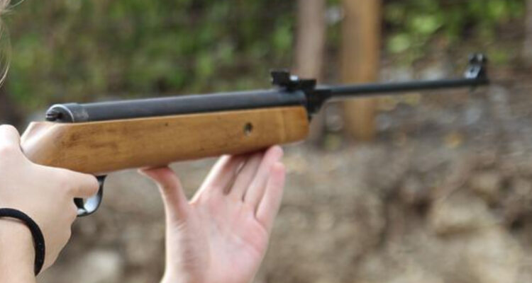 Menor de 13 años es acusado de matar con rifle a joven en Ercilla