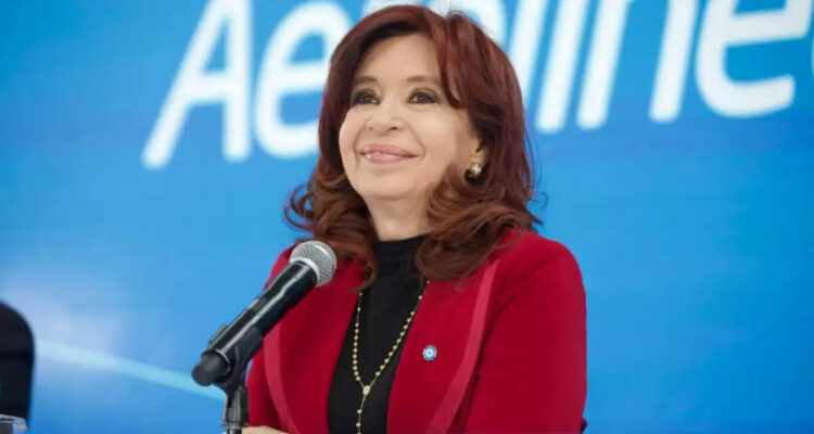 Cristina Fernández: “Messi y su esposa van a comer salmón chileno transportado por Argentina a Miami”
