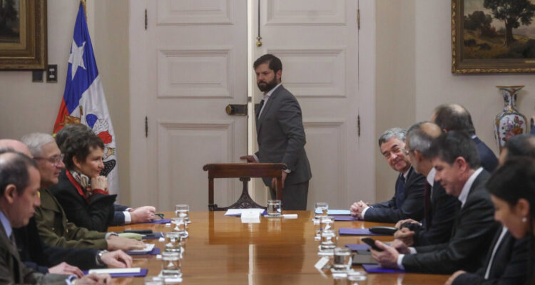 Contraloría afirma que funcionarios de Gobierno no tomaron curso de administración pública y probidad
