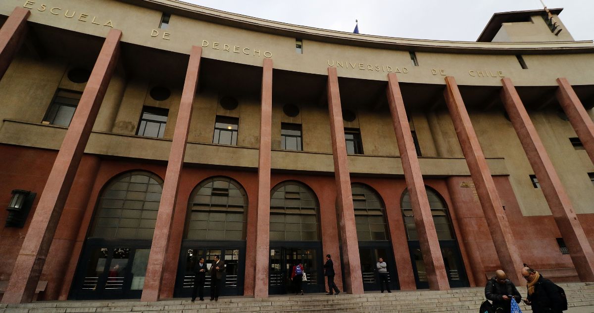 Docente baja candidatura a cargo en U. de Chile tras ser vinculado a encubrimiento de exagente DINA
