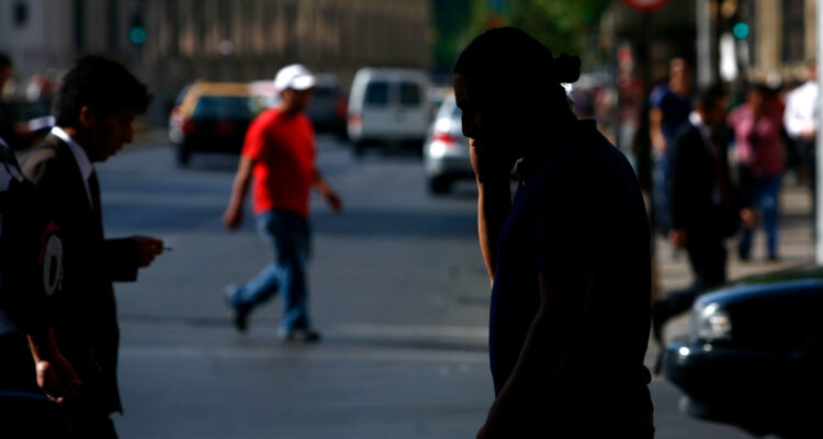 Desempleo en Chile sigue bajo presión y anota octava alza anual: se ubicó en 8,5% y en RM llegó a 9,0%