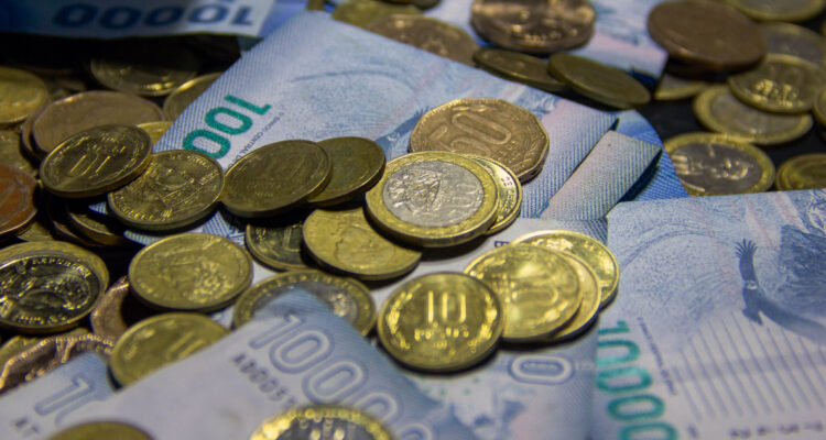 Encuesta CEP revela que el 60% de los chilenos califica de “mala” la situación económica del país