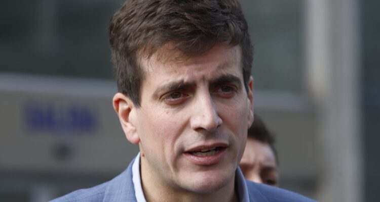 “Hay que bajar un cambio”: Schalper (RN) se distancia de la UDI por diálogo de reforma previsional