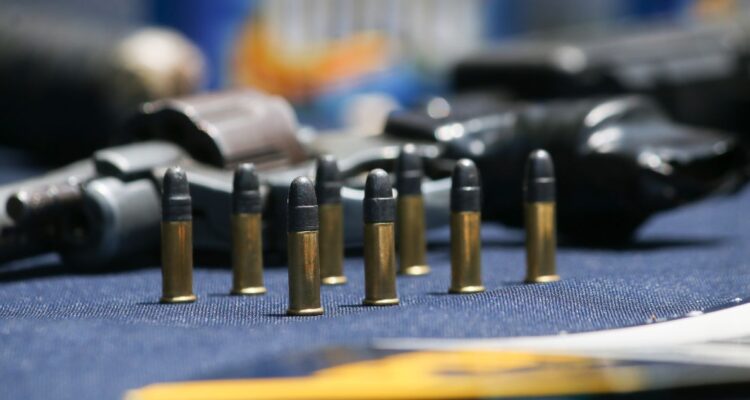 Diputados critican a Fiscalía nulo registro de empleados públicos infractores de ley de drogas y armas