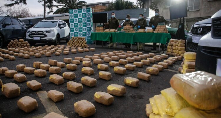 Incautan más de $3.200 millones en droga traída desde Bolivia: iba a venderse en la RM y Concepción