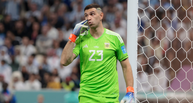 Emiliano Martínez es buscado por un gigante de Italia.