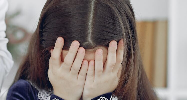 niña llorando