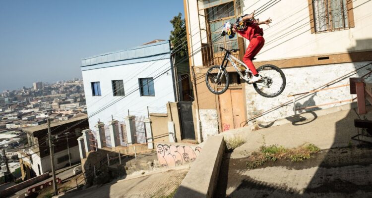El austriaco Fabio Wibmer impactó con sus piruetas en Valparaíso.