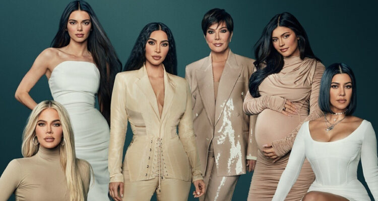 La familia Kardashian posa para su reality show. La segunda hija de la familia, Kim Kardashian, realizó una demanda en Chile para obtener el sitio web kardashian.cl.