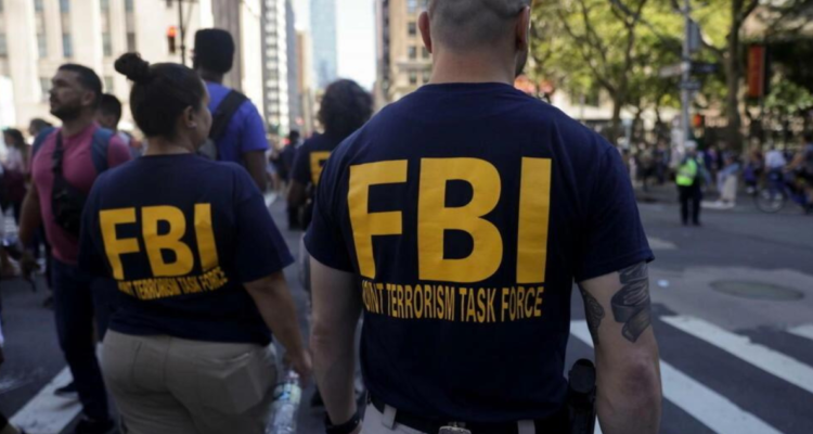Agentes del FBI vigilan los alrededores del One World Trade Center