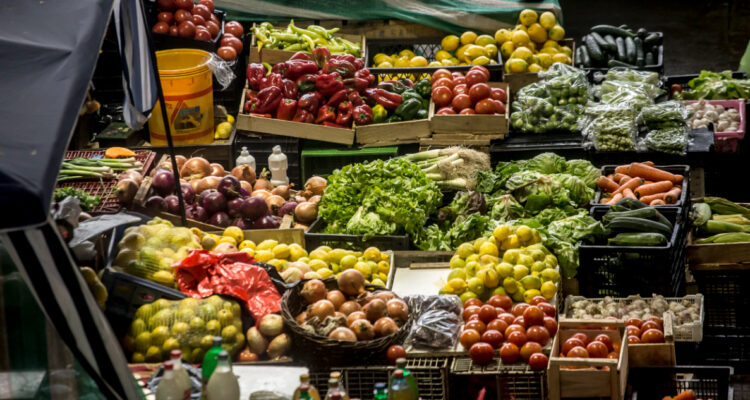 Gobierno confirma alza de hortalizas y verduras post temporales, pero reitera que será algo “acotado”
